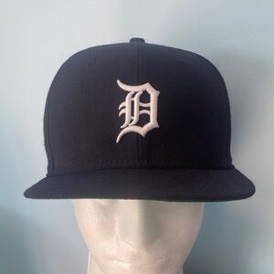 Well kept New Era Navy Blue White Embroidered Detroit Tigers Logo Adjustable Hat